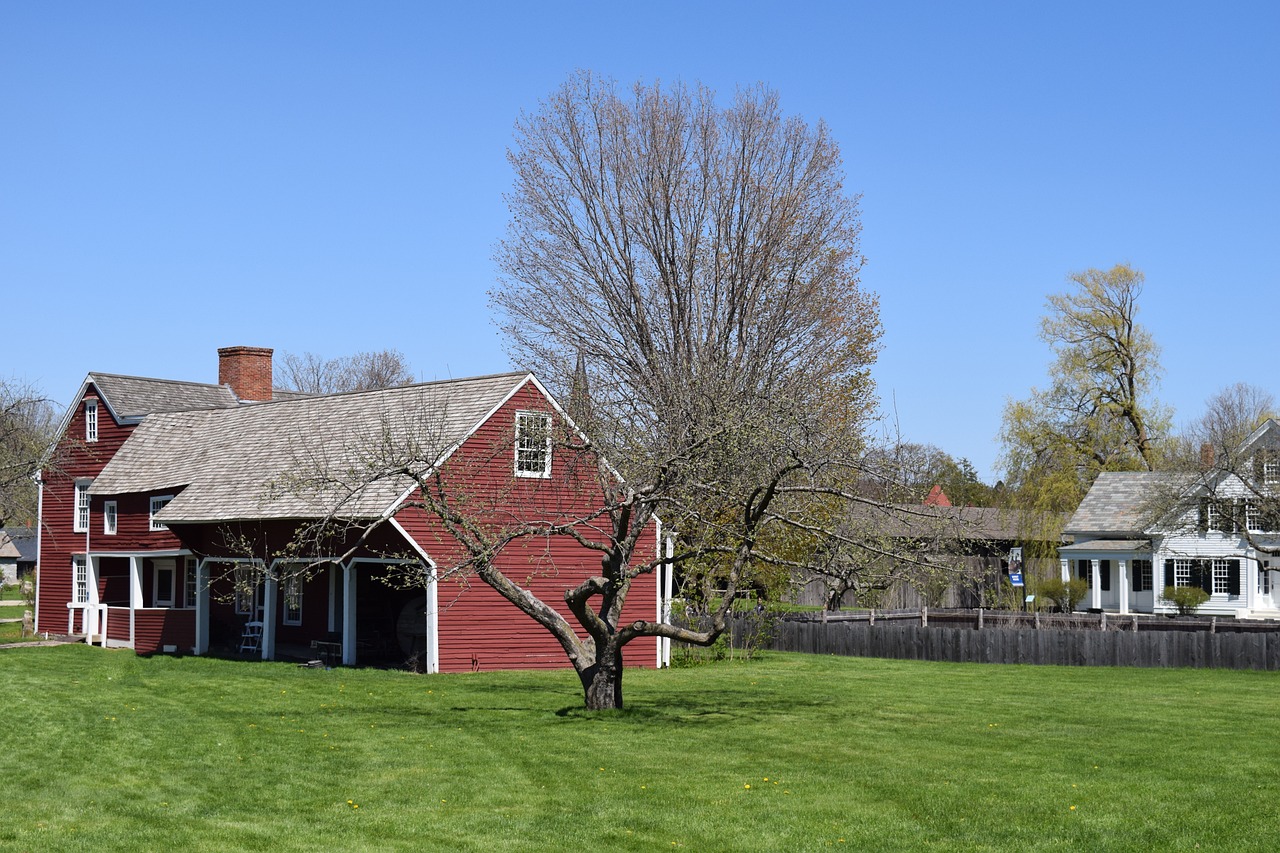 Maine Farm Stays: From Barn Dinners to Autumn Foliage